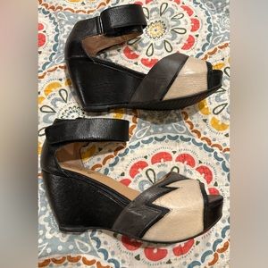 Miz Mooz wedge peep toe leather size 7 US gray cream black color block